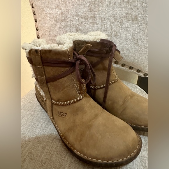 Women's UGG Australia COVE Beige SHEEPSKIN Shearling TAOS Winter BOOTS, size 6 - Picture 5 of 6